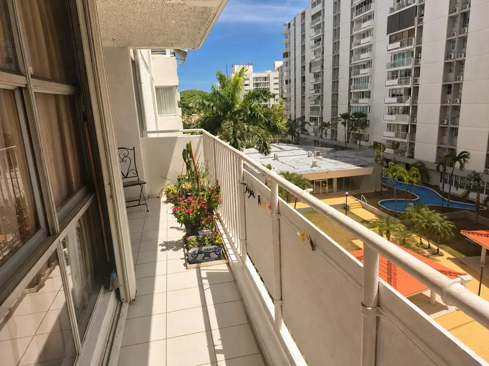 6400 AV. ISLA VERDE #4J Carolina, PR 00979