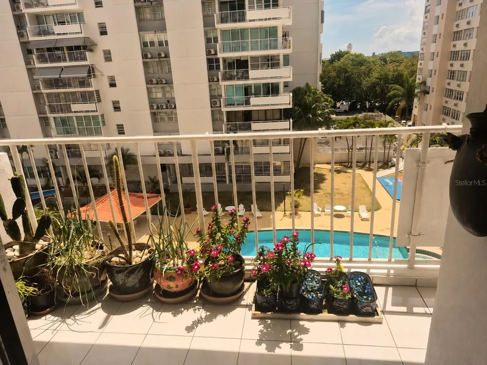 6400 AV. ISLA VERDE #4J Carolina, PR 00979