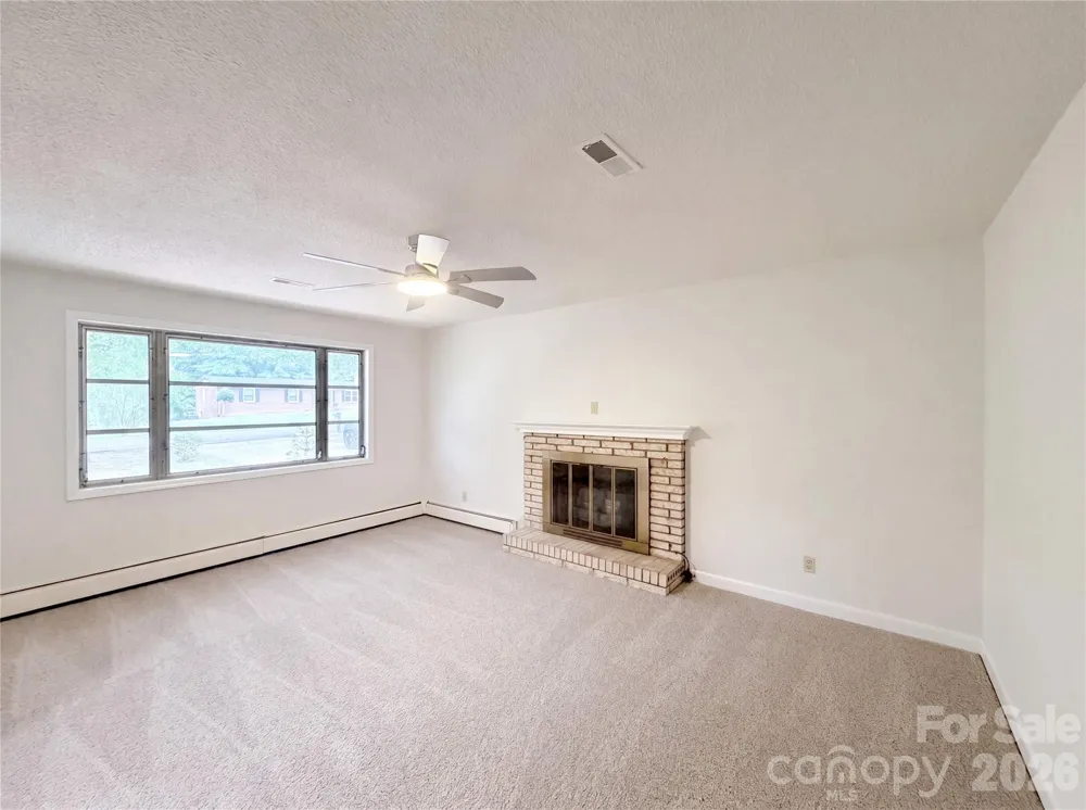 1580 W Cloaninger Avenue Statesville, NC 28625