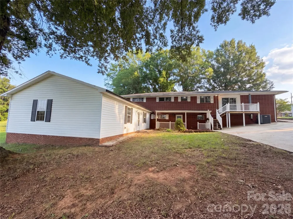 1580 W Cloaninger Avenue Statesville, NC 28625