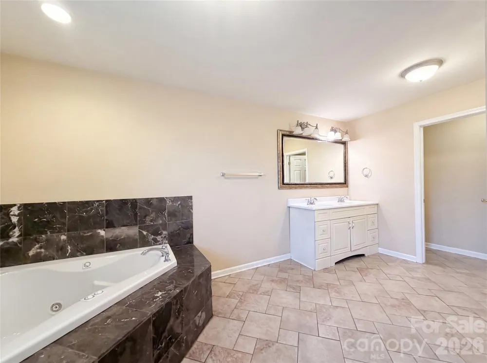 1580 W Cloaninger Avenue Statesville, NC 28625