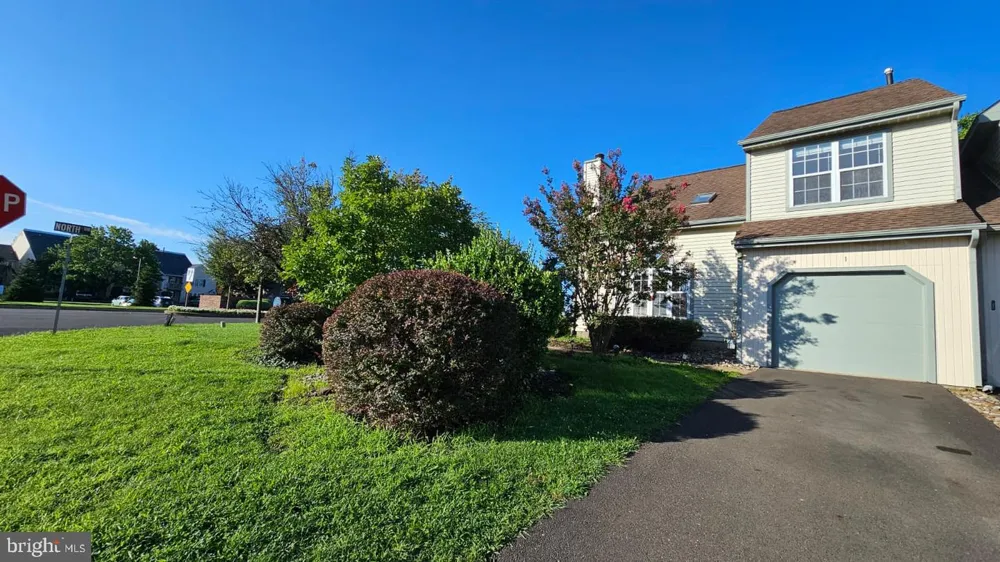 1 LAUREL CIRCLE Newtown, PA 18940