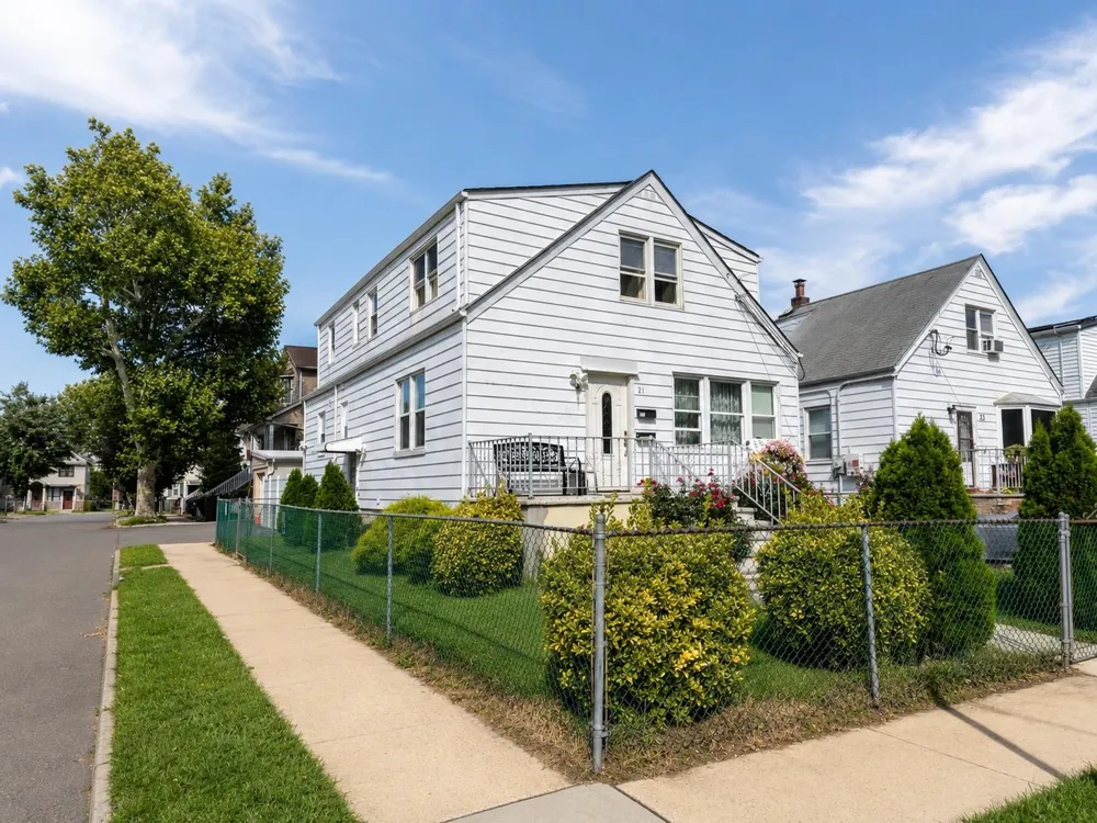 21 EAST 12TH ST Bayonne, NJ 07002
