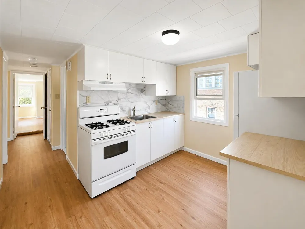 21 EAST 12TH ST Bayonne, NJ 07002