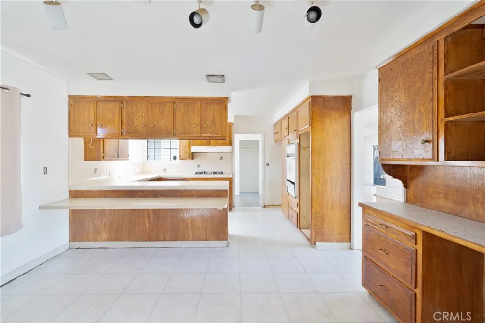 9720 Tunney Northridge, CA 91324