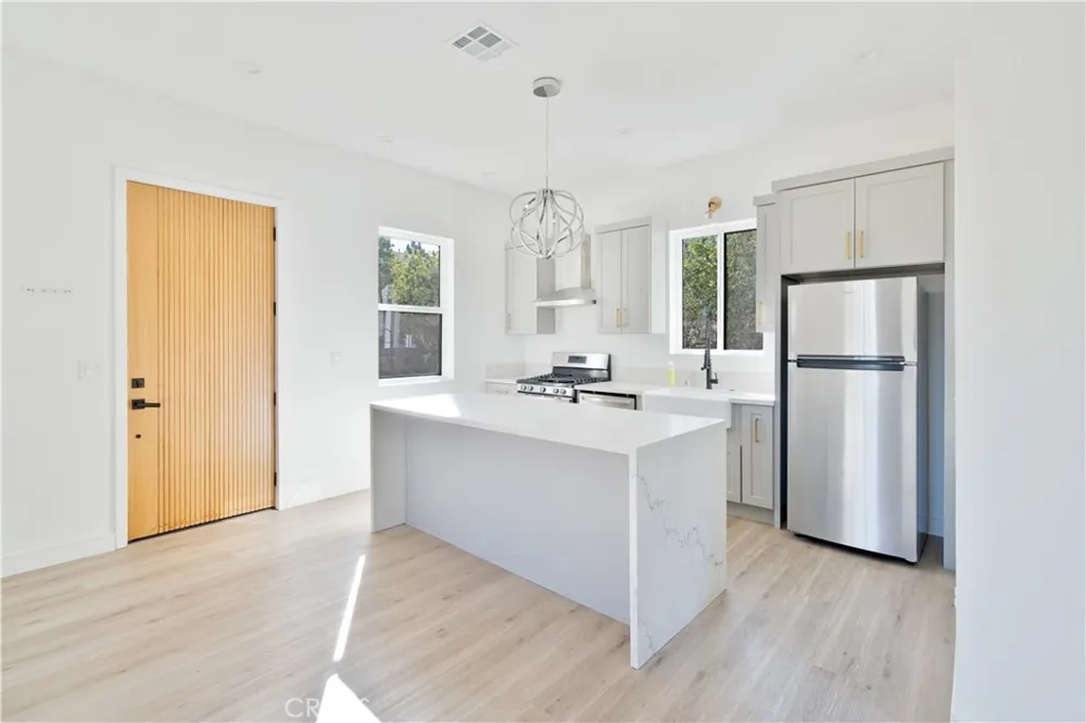 9720 Tunney Northridge, CA 91324