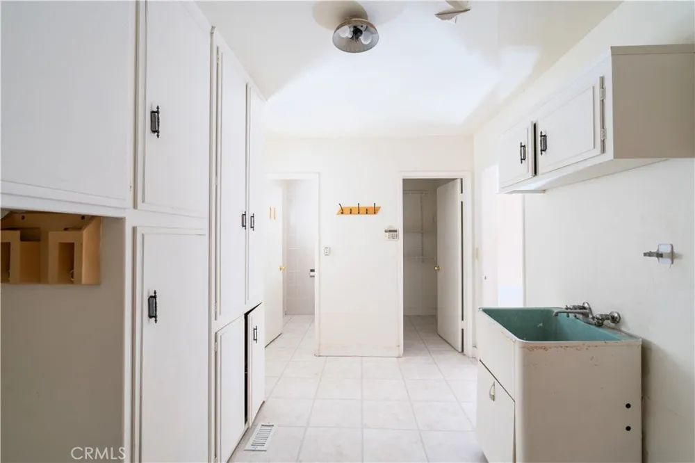 9720 Tunney Northridge, CA 91324