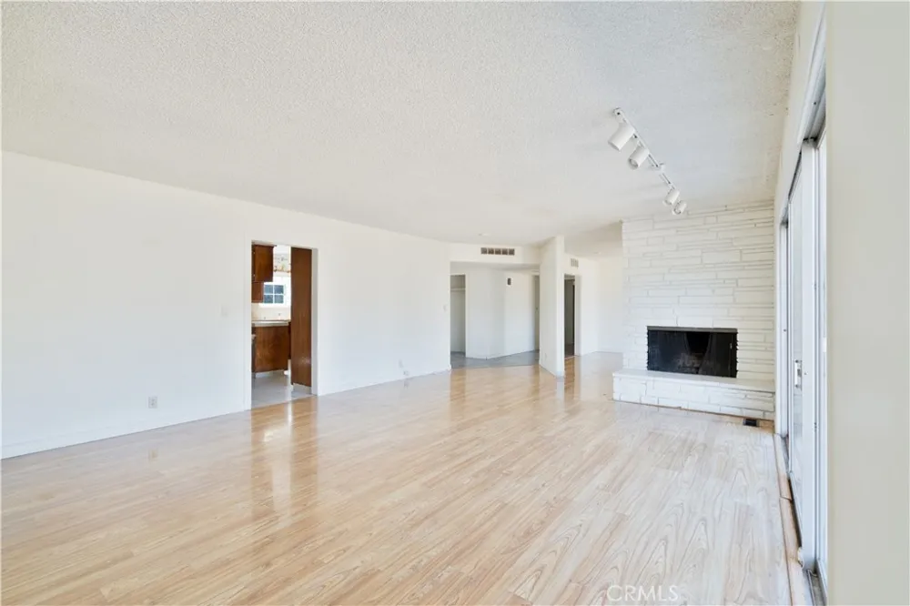 9720 Tunney Northridge, CA 91324