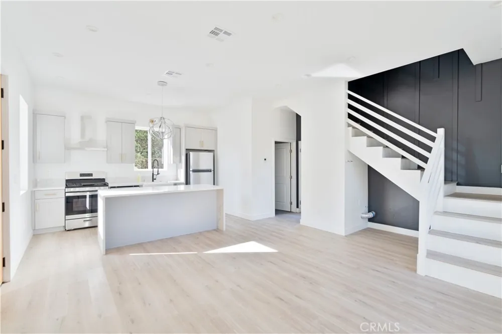 9720 Tunney Northridge, CA 91324