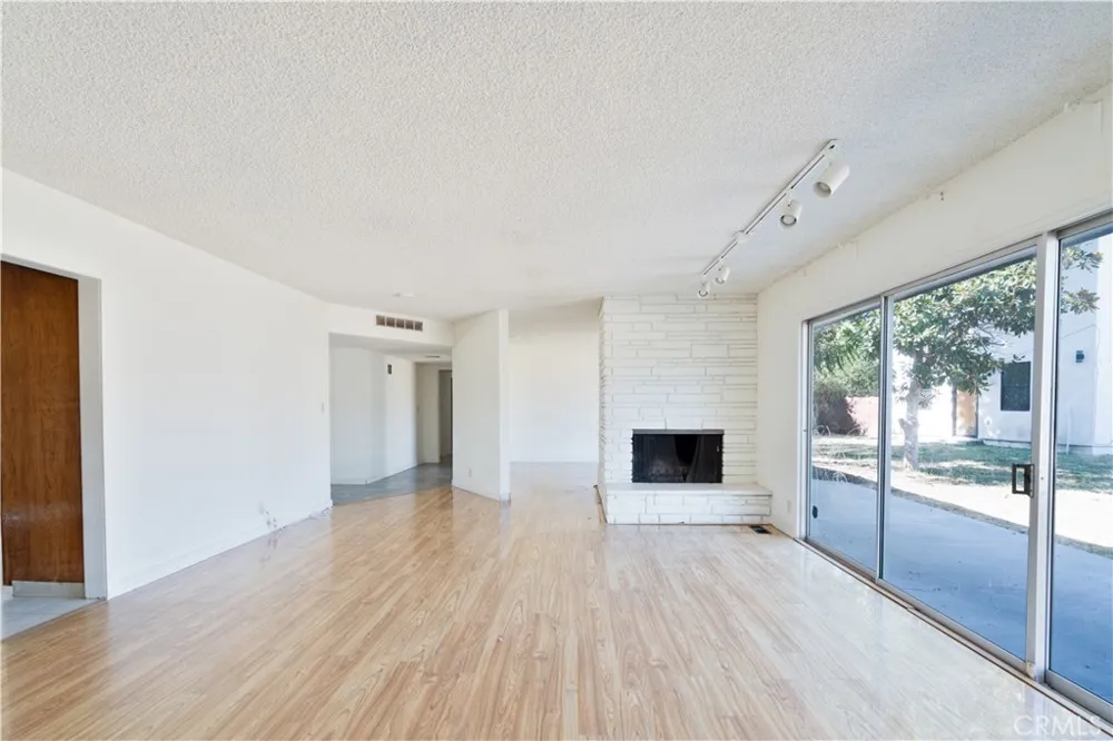 9720 Tunney Northridge, CA 91324