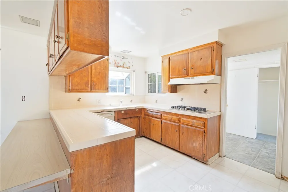 9720 Tunney Northridge, CA 91324