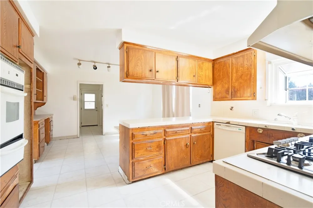 9720 Tunney Northridge, CA 91324