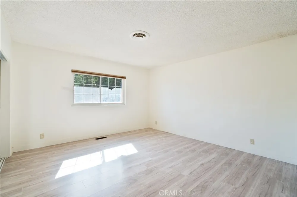 9720 Tunney Northridge, CA 91324