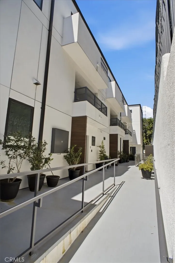 829 Martel Los Angeles, CA 90046