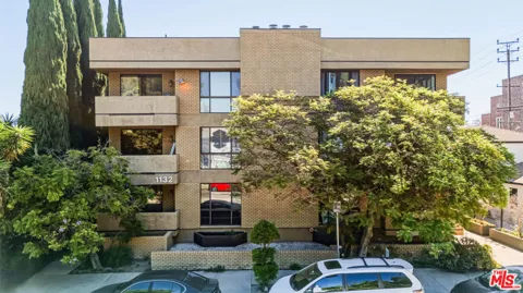 1132 S Doheny Drive #302