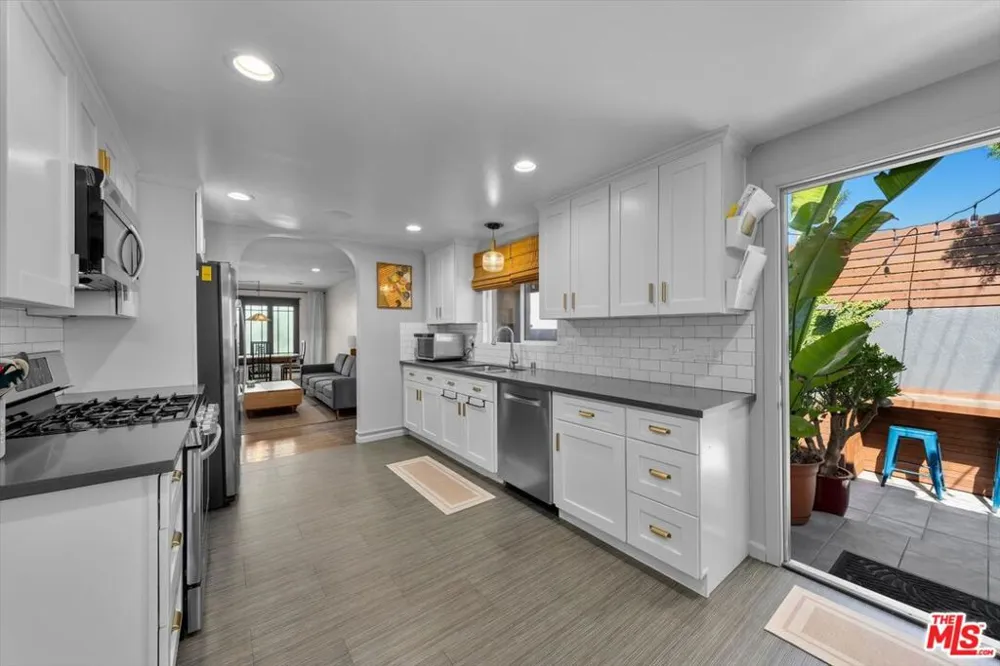 8116 Romaine Street West Hollywood, CA 90046