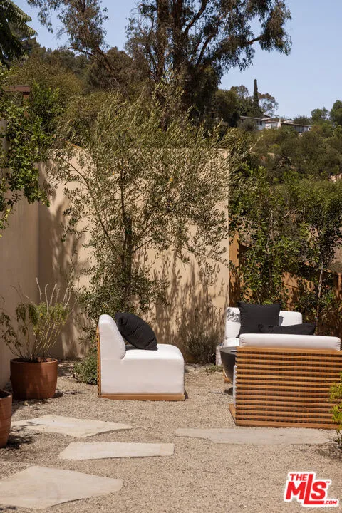 4321 Glenalbyn Drive Los Angeles, CA 90065