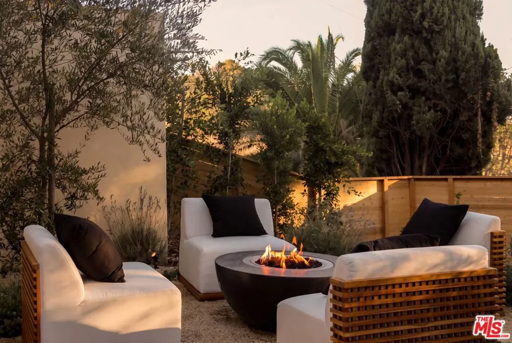 4321 Glenalbyn Drive Los Angeles, CA 90065