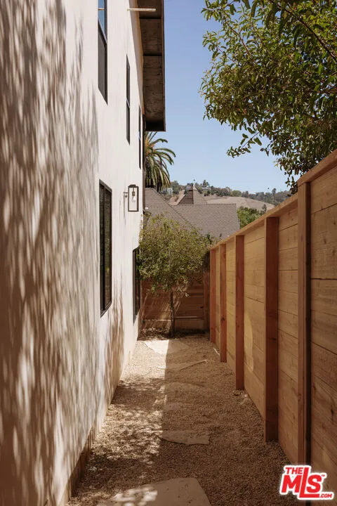 4321 Glenalbyn Drive Los Angeles, CA 90065