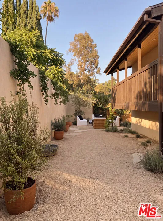4321 Glenalbyn Drive Los Angeles, CA 90065