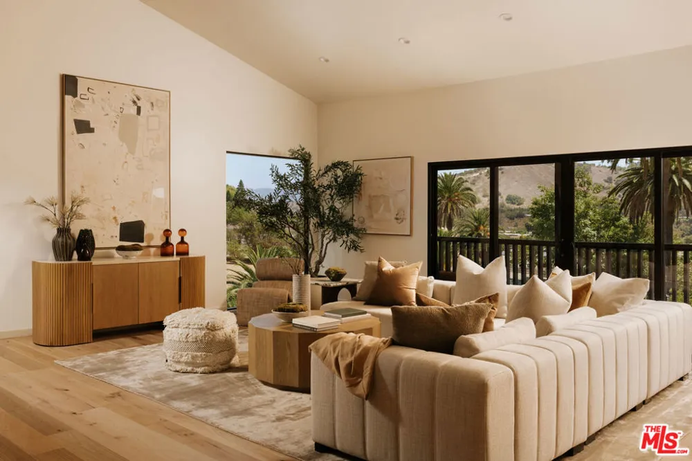 4321 Glenalbyn Drive Los Angeles, CA 90065