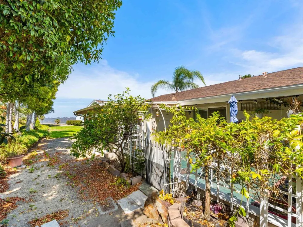 3615 Vista Bella #16 Oceanside, CA 92057