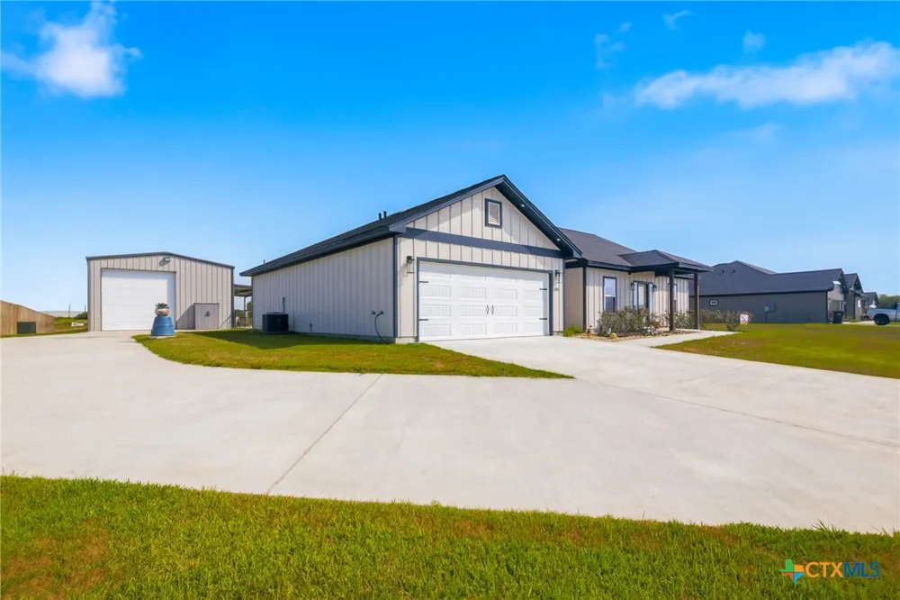 297 Whitetail Lane Victoria, TX 77905
