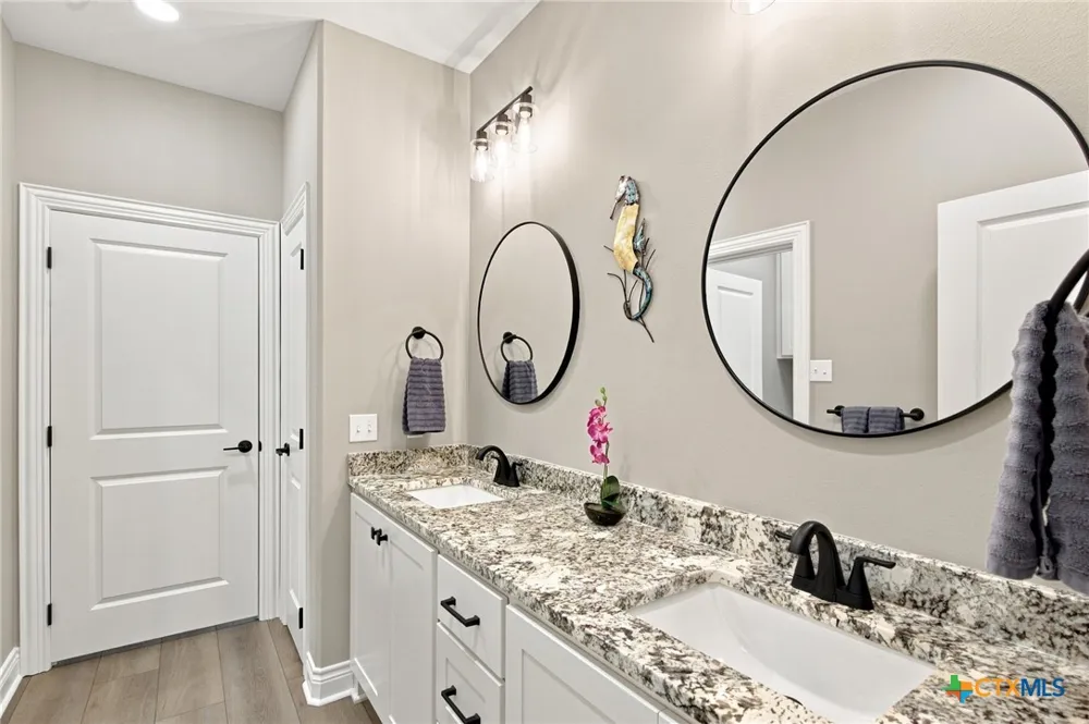 297 Whitetail Lane Victoria, TX 77905