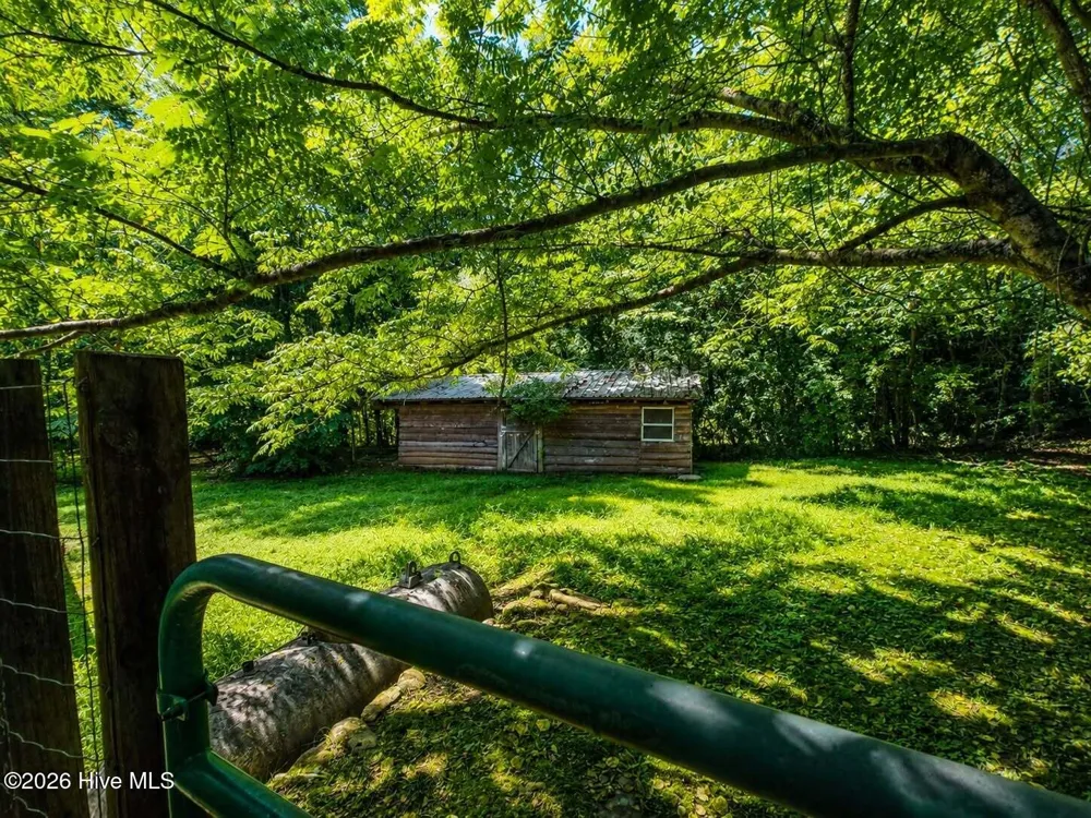 197 Pounding Mill Con Hayesville, NC 28904