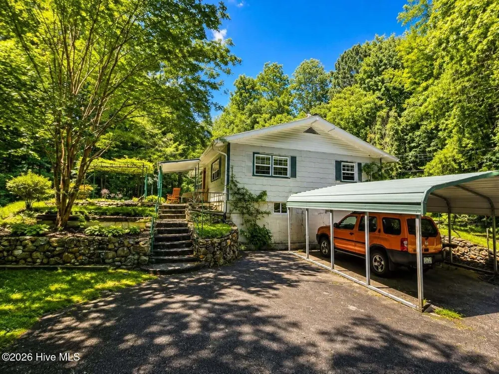197 Pounding Mill Con Hayesville, NC 28904