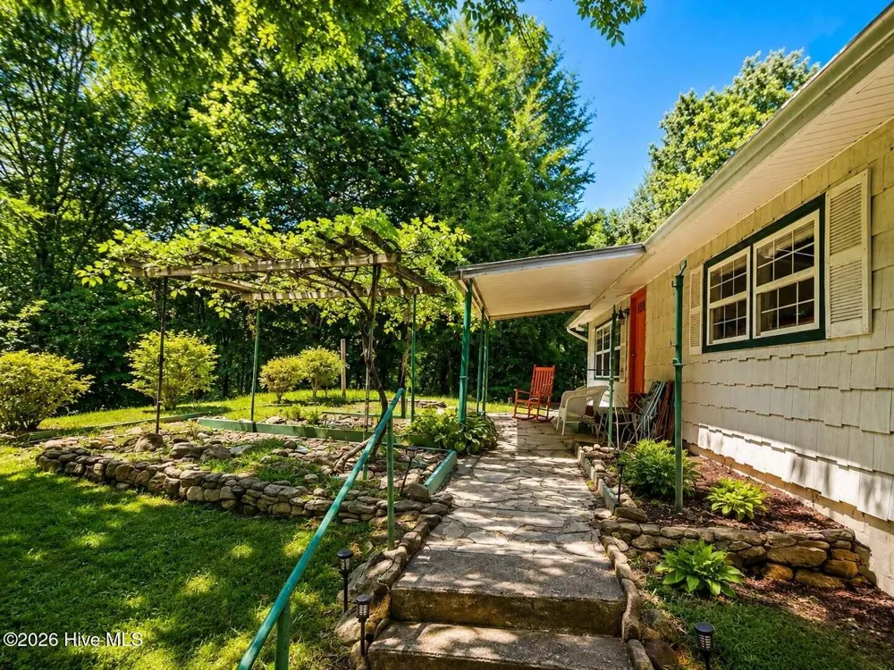 197 Pounding Mill Con Hayesville, NC 28904