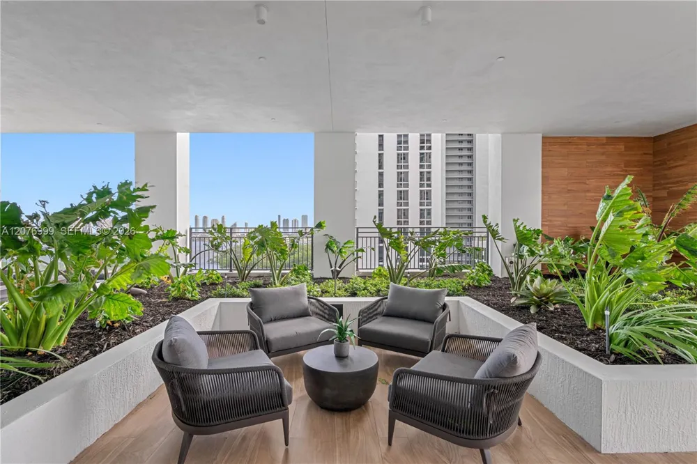 16395 Biscayne Blvd #1611 North Miami Beach, FL 33160