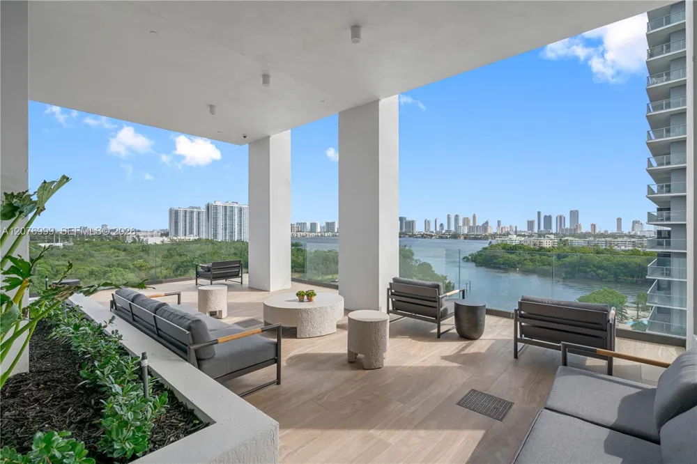 16395 Biscayne Blvd #1611 North Miami Beach, FL 33160