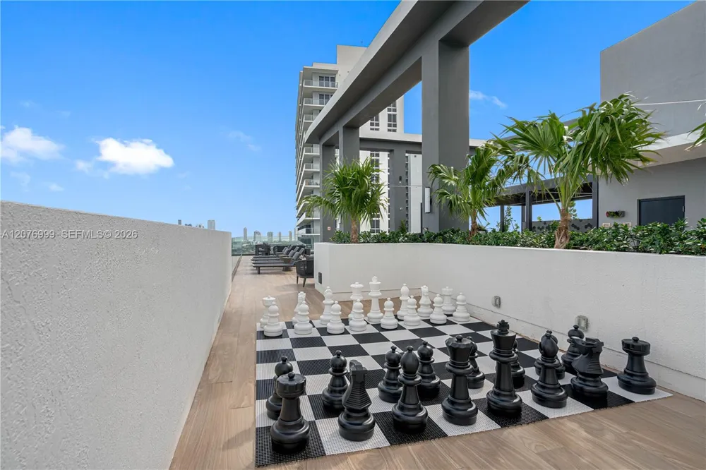 16395 Biscayne Blvd #1611 North Miami Beach, FL 33160