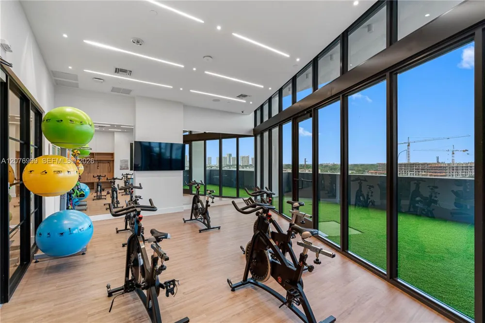 16395 Biscayne Blvd #1611 North Miami Beach, FL 33160