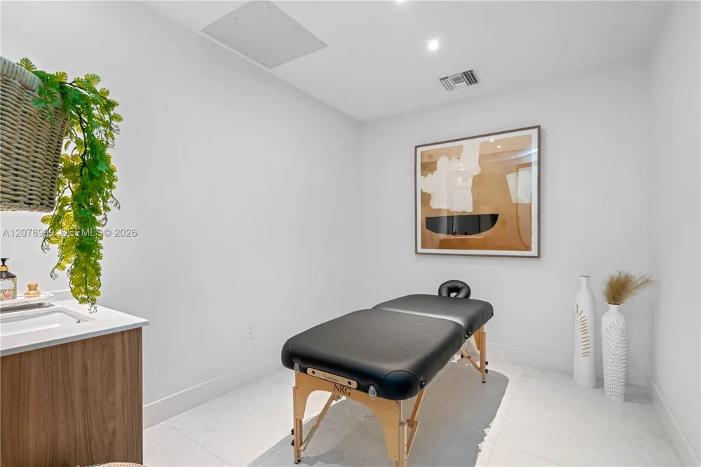 16395 Biscayne Blvd #1611 North Miami Beach, FL 33160