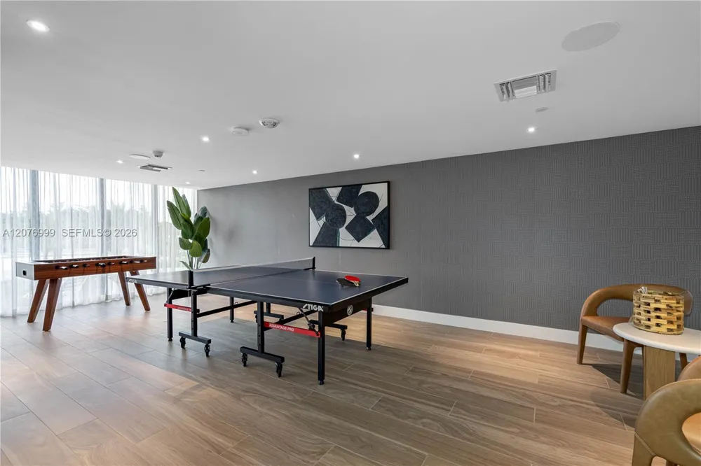 16395 Biscayne Blvd #1611 North Miami Beach, FL 33160
