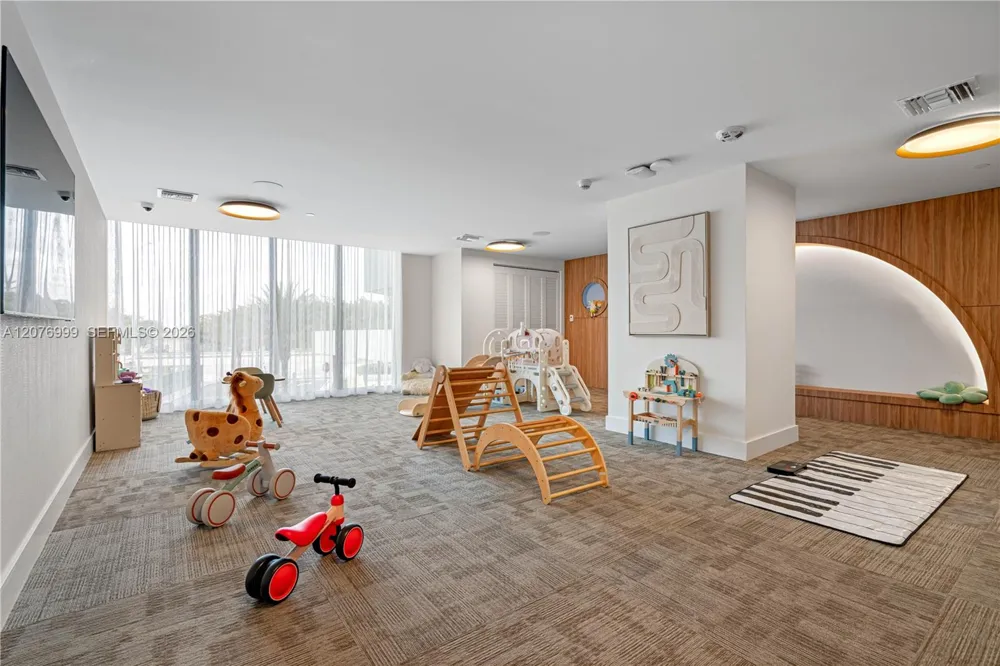 16395 Biscayne Blvd #1611 North Miami Beach, FL 33160