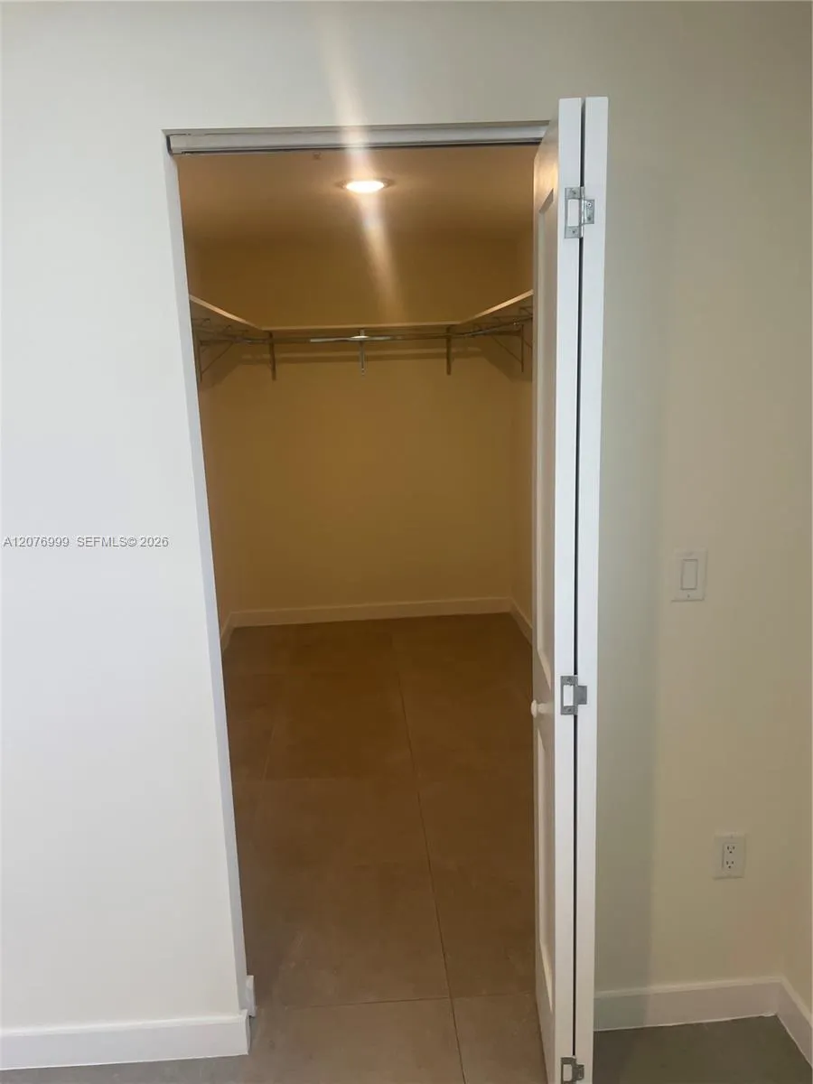 16395 Biscayne Blvd #1611 North Miami Beach, FL 33160