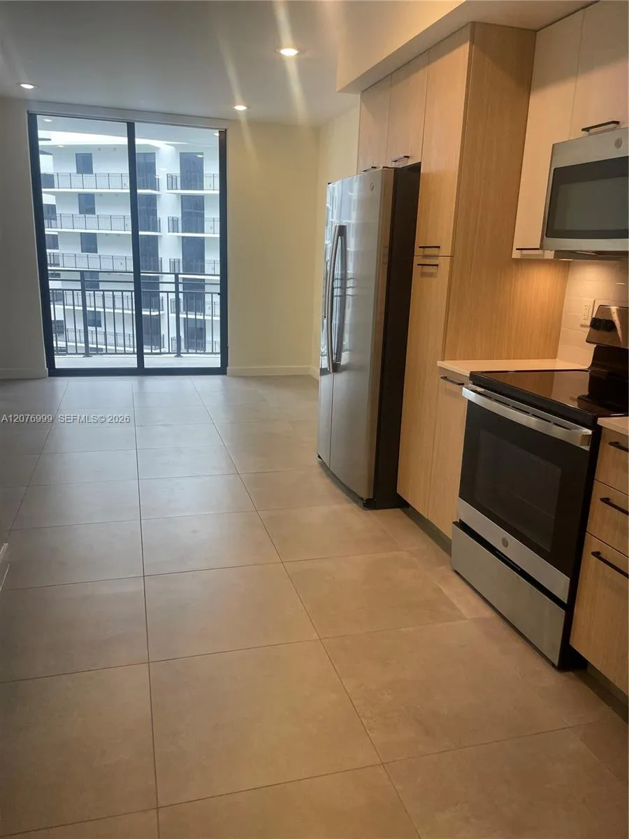 16395 Biscayne Blvd #1611 North Miami Beach, FL 33160
