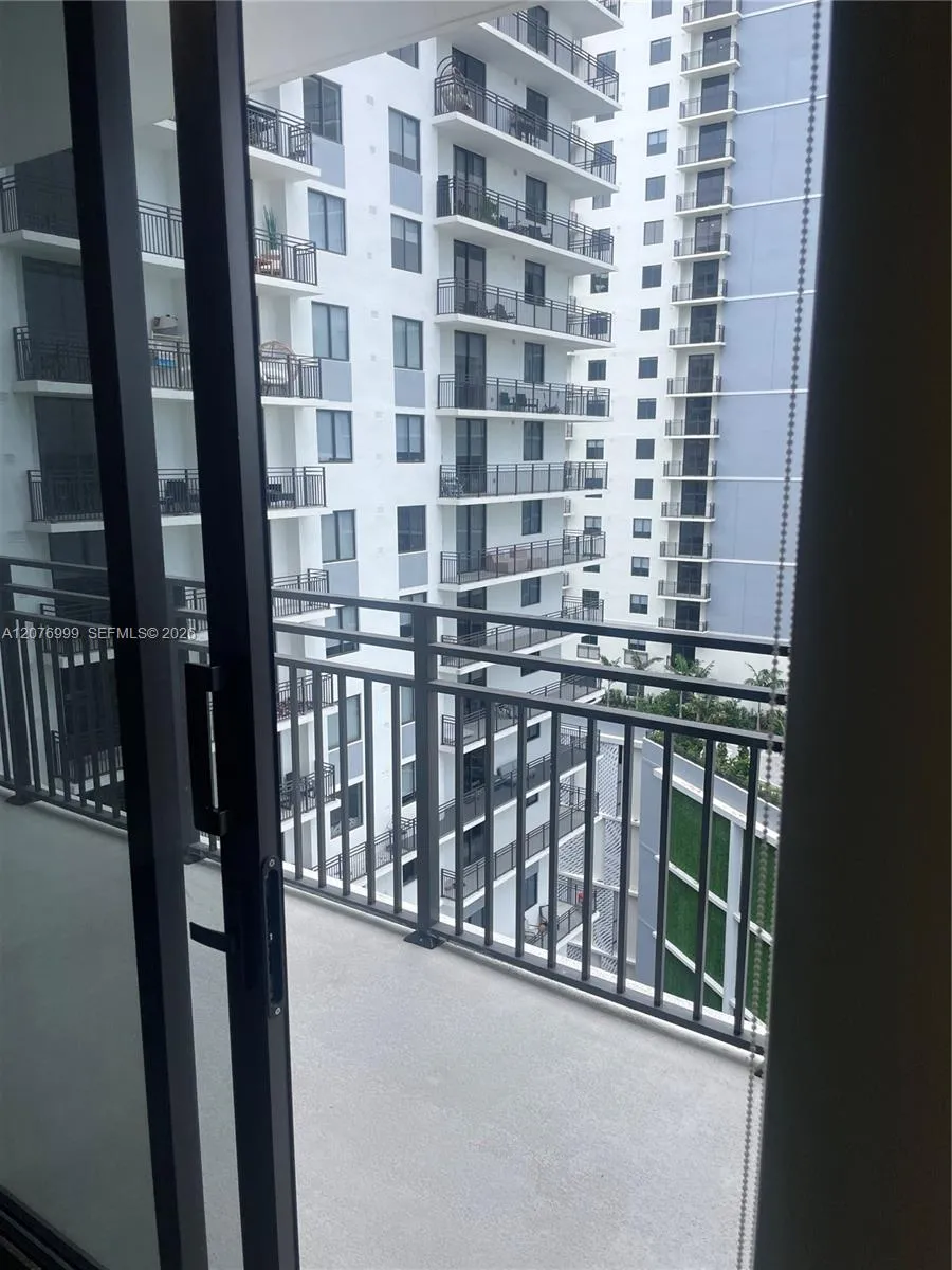 16395 Biscayne Blvd #1611 North Miami Beach, FL 33160
