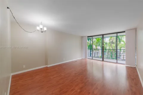 20500 W Country Club Dr #406