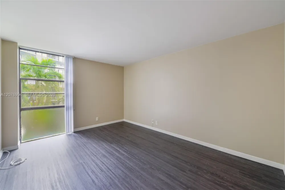 20500 W Country Club Dr #406 Aventura, FL 33180
