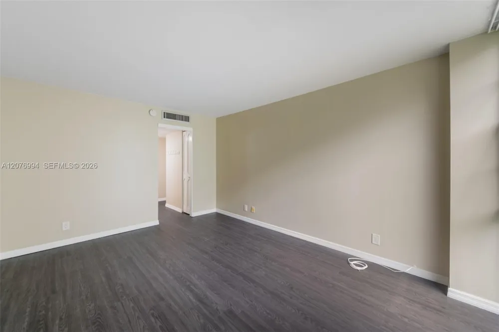 20500 W Country Club Dr #406 Aventura, FL 33180