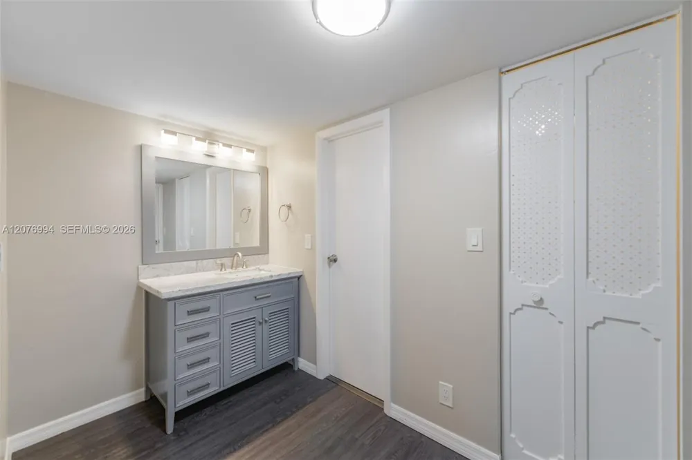 20500 W Country Club Dr #406 Aventura, FL 33180