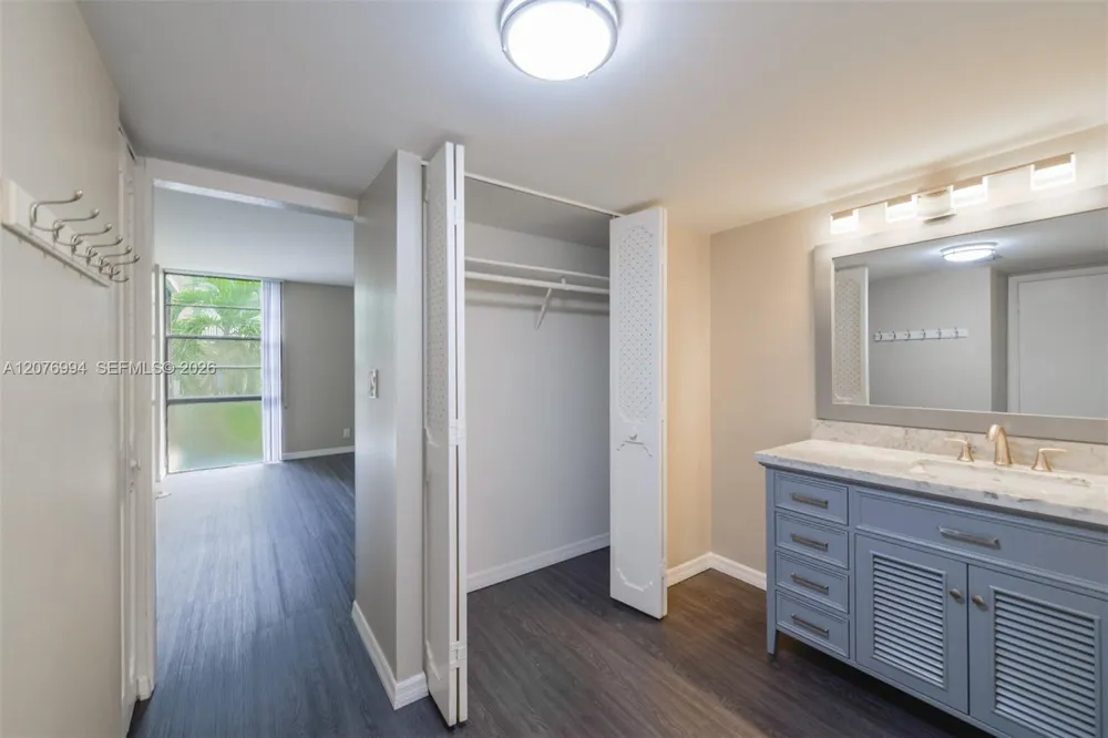 20500 W Country Club Dr #406 Aventura, FL 33180