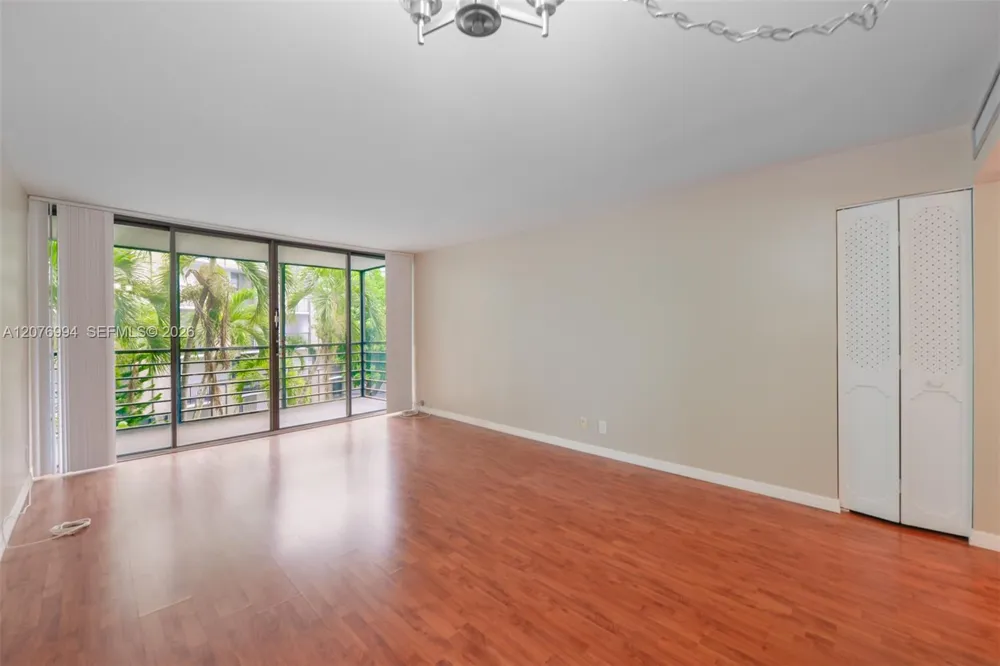 20500 W Country Club Dr #406 Aventura, FL 33180