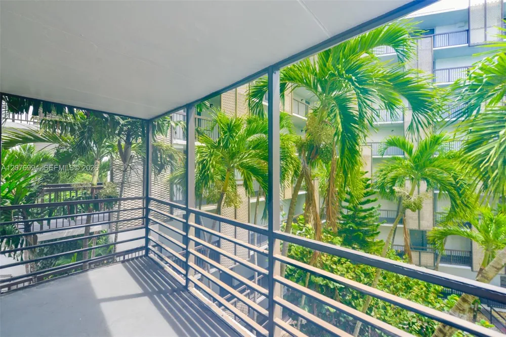 20500 W Country Club Dr #406 Aventura, FL 33180