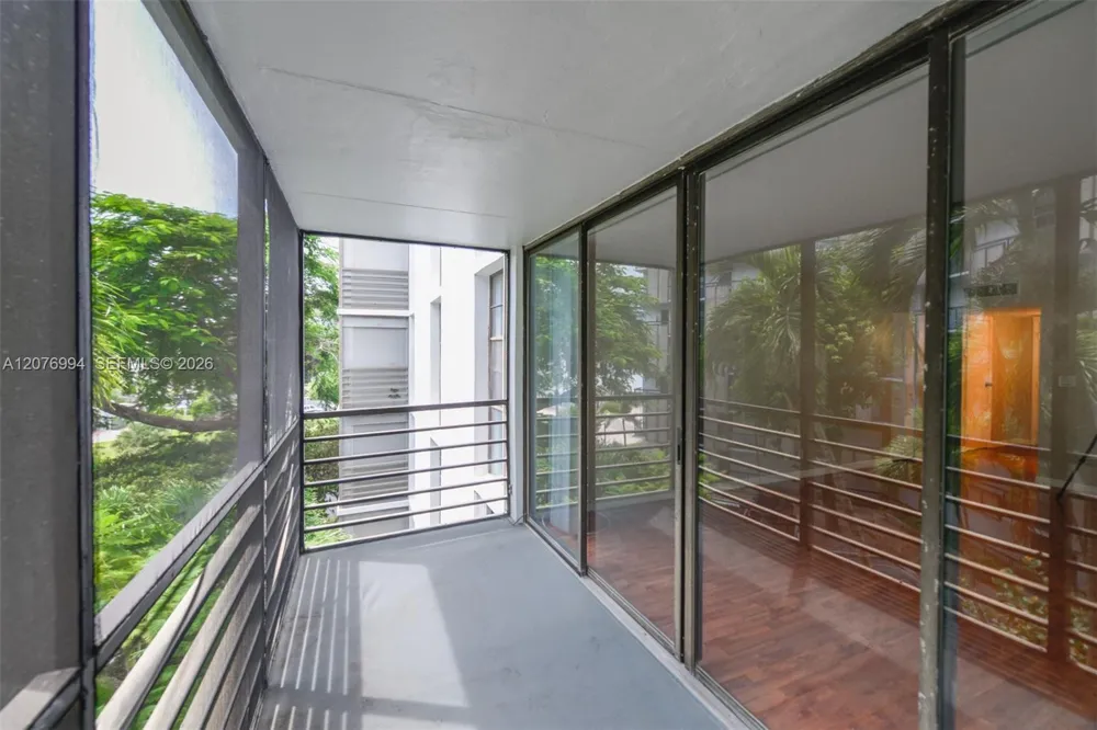20500 W Country Club Dr #406 Aventura, FL 33180