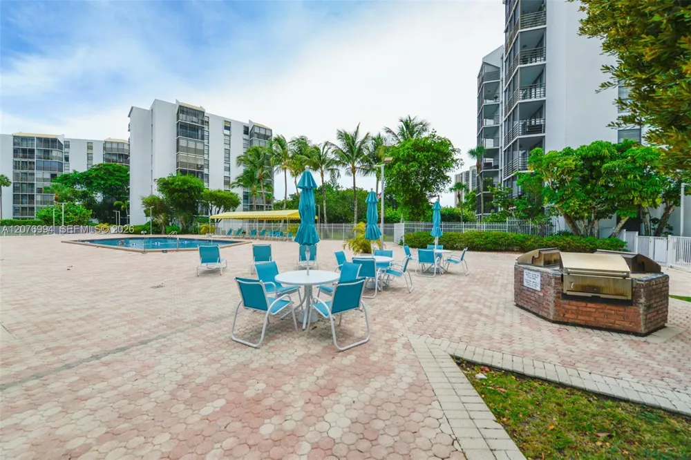 20500 W Country Club Dr #406 Aventura, FL 33180